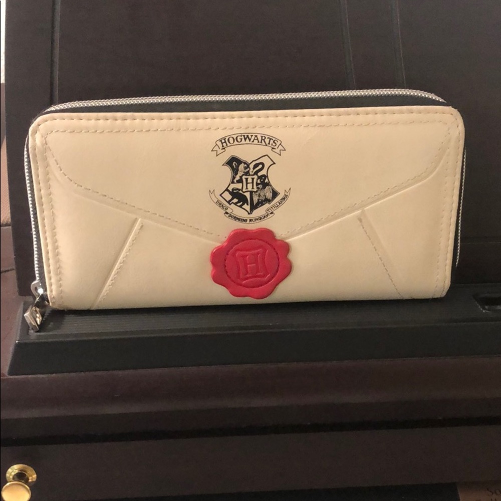 Harry Potter limited edition Hogwarts zip wallet